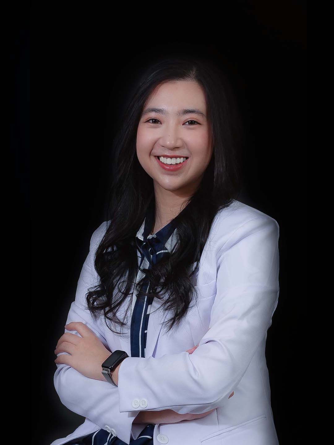 dr. Nadela, dokter estetika Carla Skin Clinic Taman Harapan Indah dengan fokus pada skin rejuvenation, skin booster, laser treatment, dan skin quality.